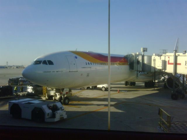 Airbus A340-600 (EC-LFS) - "Ciudad de México"