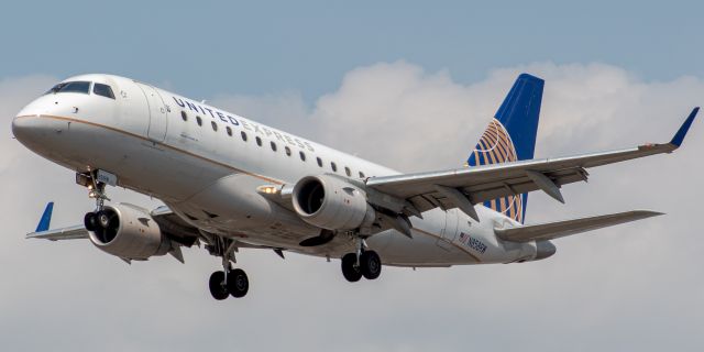 Embraer 170/175 (N858RW) - Republic Airways (United Express) Embraer 170SE arriving from Portland, Maine landing on runway 29 at Newark on 7/28/21.