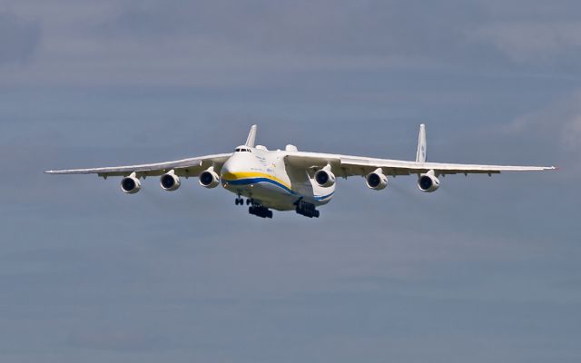 Antonov An-225 Mriya (UR-82060) - adb2918 an-225 mriya ur-82060 approaching the runway at shannon.21/5/13.