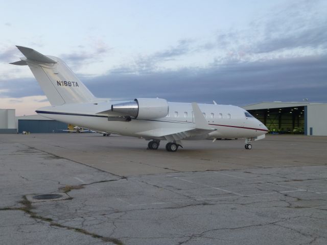 Bombardier Challenger 300 (N169TA)