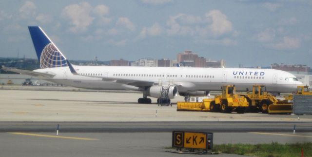 BOEING 757-300 (N57870) - United 757-300 at KEWR on AUG 17, 2013