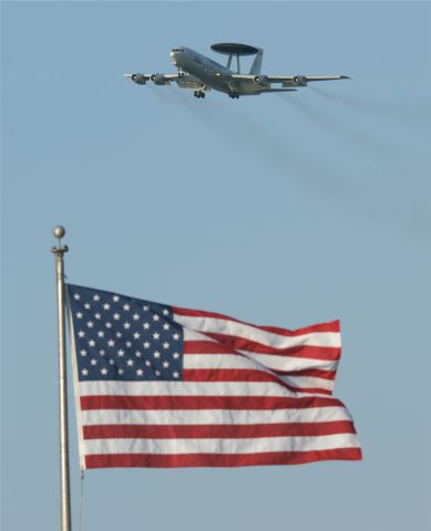 — — - E-3 SENTRY THUNDER OVER LOUISVILLE