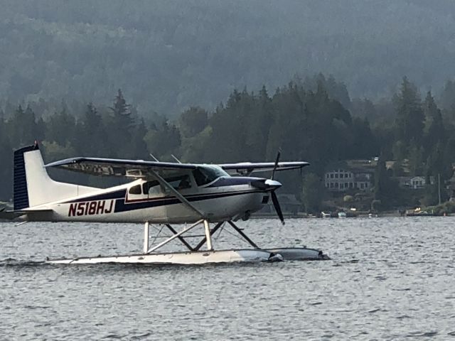 Cessna Skywagon (N518HJ) - Plane taxiing down the lake, getting ready to take off.