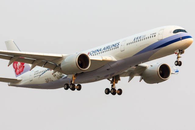 Airbus A350-900 (B-18908) - First China Airlines A350 flight into YVR, as well as a brand new aircraft with a new special livery, "Taiwan Blue Magpie / Urocissa Caerulea"