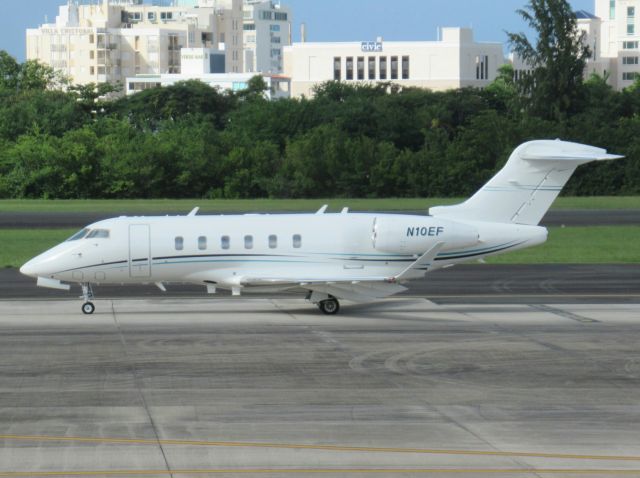 Bombardier Challenger 300 (N10EF)