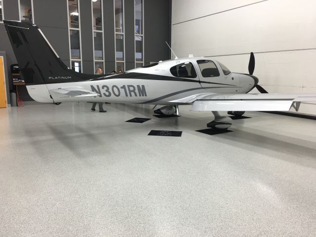 Cirrus SR-22 (N301RM)