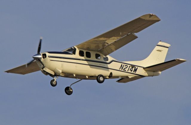 Cessna Centurion (N214M) - 1985 CESSNA P210R Landing at Merced Regional Airport (KMCE)