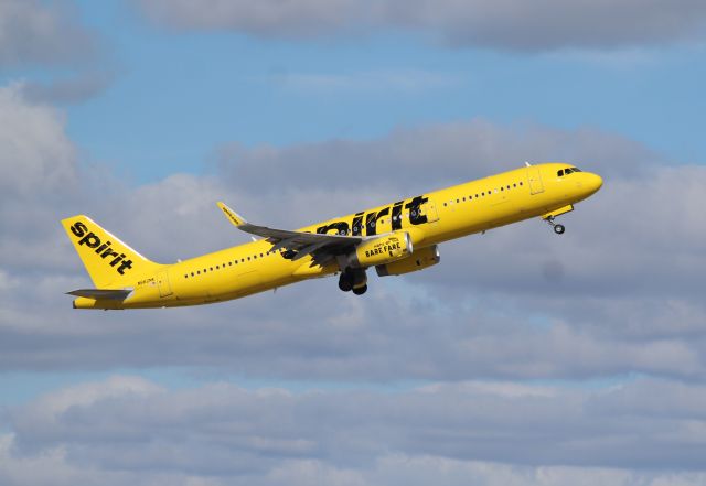 Airbus A321 (N662NK) - Spirit Airlines (NK) N662NK A321-231 [cn6897] br /Fort Lauderdale (FLL). Spirit Airlines flight NK180 departure to New York LaGuardia (LGA) rotates from runway 10L. br /Taken from Hibiscus/Terminal 1 car park roof level br /br /2018 12 25br /https://alphayankee.smugmug.com/Airlines-and-Airliners-Portfolio/Airlines/AmericasAirlines/Spirit-Airlines-NK/