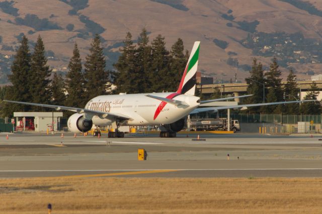BOEING 777-200LR (A6-EWF)