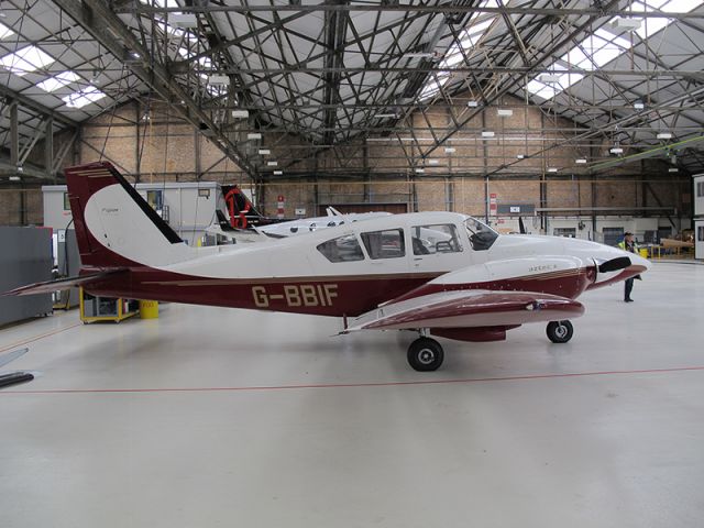 Piper Aztec (G-BBIF)