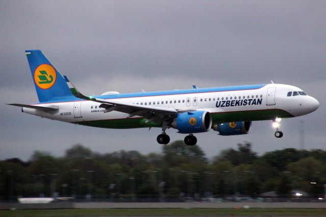 Airbus A320neo (UK-32021) - On short finals for rwy 09L on 3-May-19 operating flight UZB201 from UTTT.