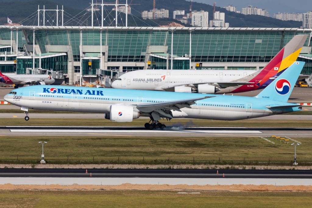 BOEING 777-300ER (HL8346) - Korean Air`s 200th Boeing Aircraft