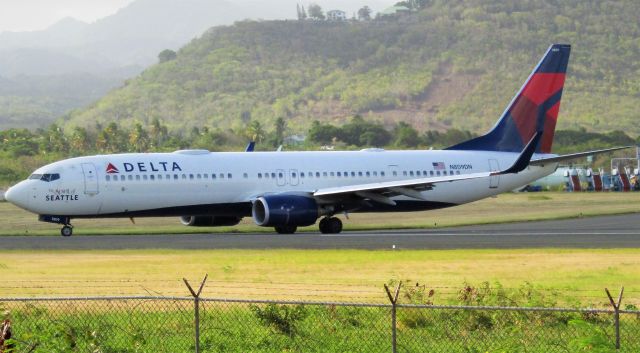 Boeing 737-900 (N809DN)