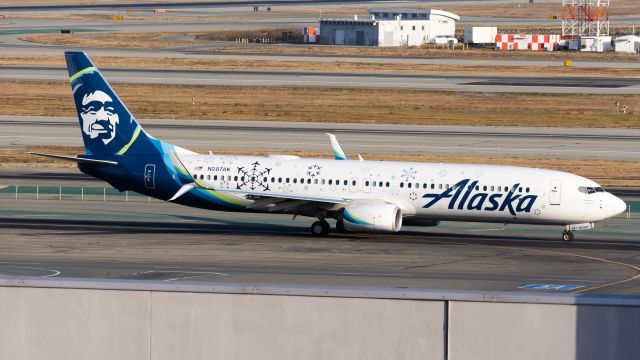 Boeing 737-900 (N287AK)