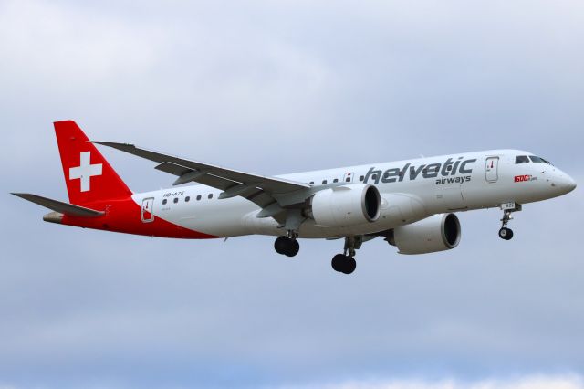 Embraer E190-E2 (HB-AZE)