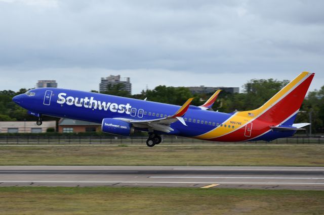 Boeing 737-800 (N8678E) - Taking off on 13R at Love Field in Dallas.