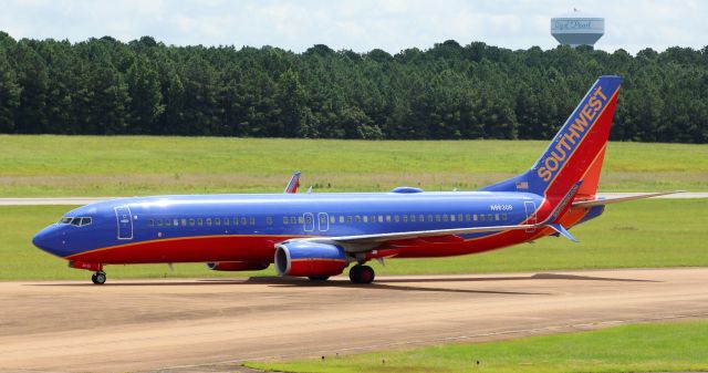 Boeing 737-800 (N8630B)