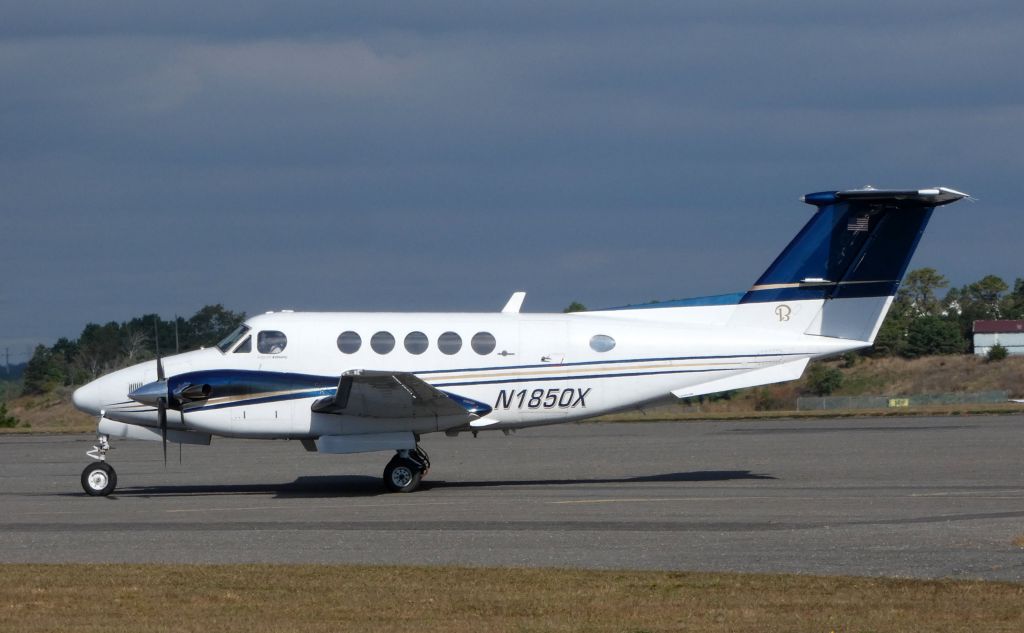 Beechcraft Super King Air 200 (N1850X) - Shown taxiing is this 1982 Beechcraft Super King Air B200 in the Autumn of 2019.