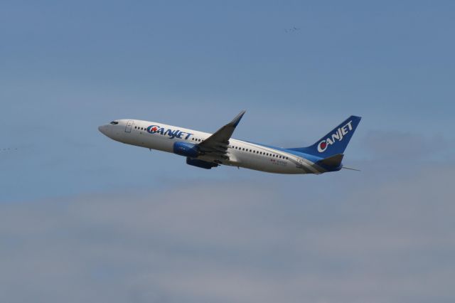 Boeing 737-800 (C-FTCZ) - Leaving Montreal-Trudeau on 06R