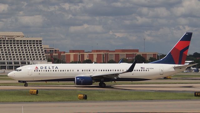 Boeing 737-900 (N813DN)