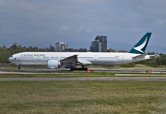 BOEING 777-300ER (B-KQS)