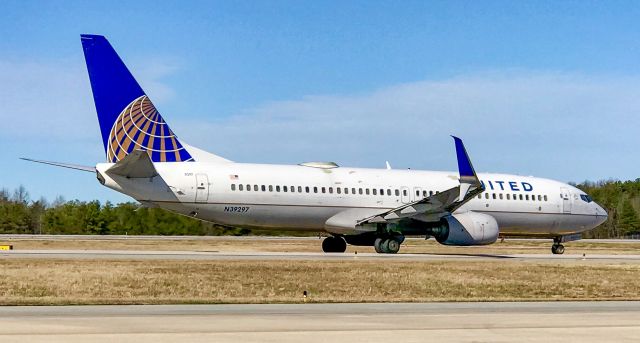 Boeing 737-800 (N39297) - Extra section to SFO for the Clemson/ Alabama national championship.