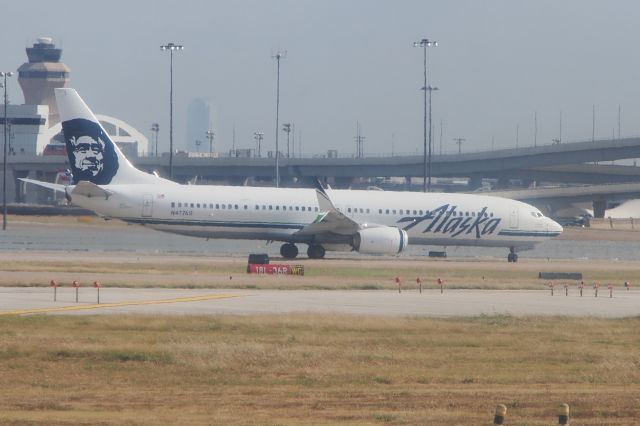 Boeing 737-700 (N477AS)