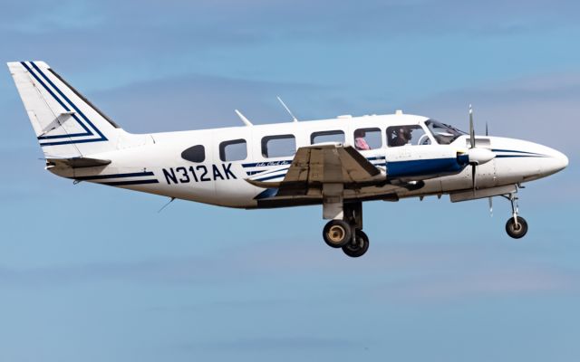 Piper Navajo (N312AK)