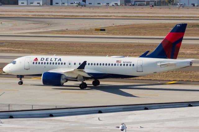 Airbus A220-100 (N114DU)