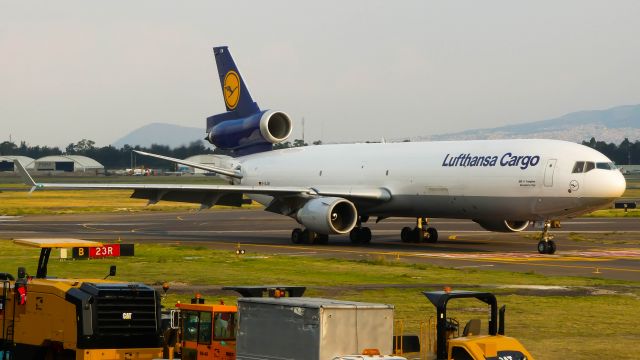 Boeing MD-11 (D-ALCM)