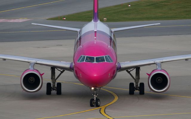 Airbus A320 (HA-LYV)