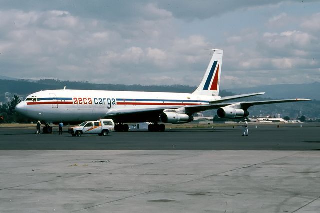 Boeing 707-100 (HC-BTB)