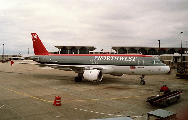 Airbus A320 (N341NW)