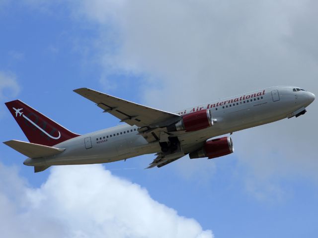 BOEING 767-200 (N225AX)