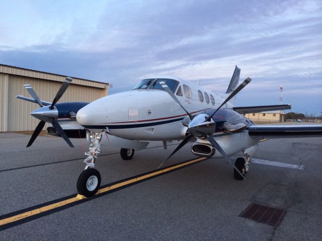 Beechcraft King Air 90 (N3220L)