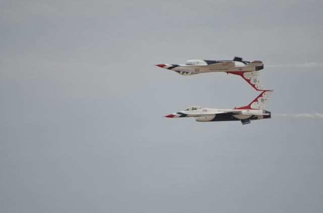 Lockheed F-16 Fighting Falcon — - USAF Thunderbirds at the 2015 Airsho in Midland, TX