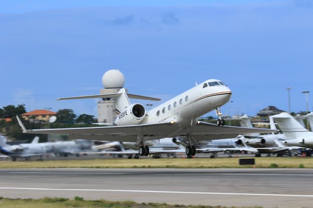 Gulfstream Aerospace Gulfstream IV (N595PE) - N595PE departting St Maarten.