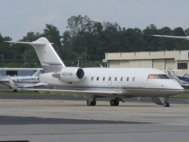 Canadair Challenger (N374G)