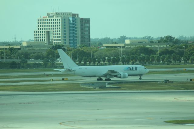 BOEING 767-200 (N312AA) - 121013 Taxiing in from Rwy 9 to Cargo City