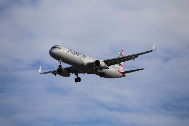 Airbus A321 (N160AN)