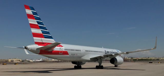 Boeing 757-200 (N206UW) - PHX T4 N1 india 14MAY19