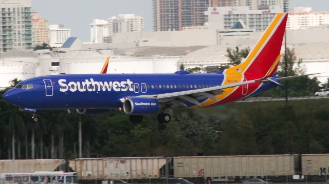 Boeing 737-700 (N8309C)