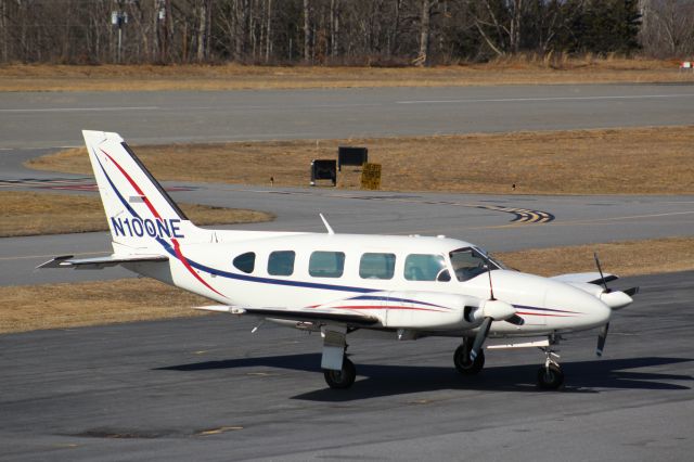 Piper Navajo (N100NE)