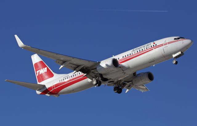 Boeing 737-800 (N915NN) - TWA heritage bird on final (please view in "full" for highest image quality)