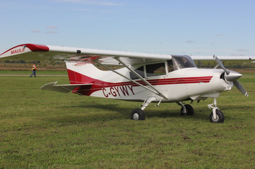 Piper PA-25 Pawnee (C-GYWY) - C-GYWY Maule MXT-7-180 RVA Aéroport de Salaberry de Valleyfield QC. CSD3 29-09-2019.