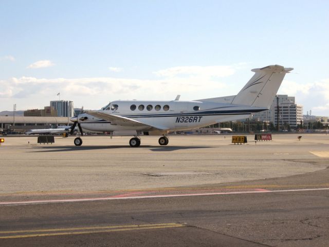 Beechcraft Super King Air 200 (N326RT) - Holding short of RWY 19R