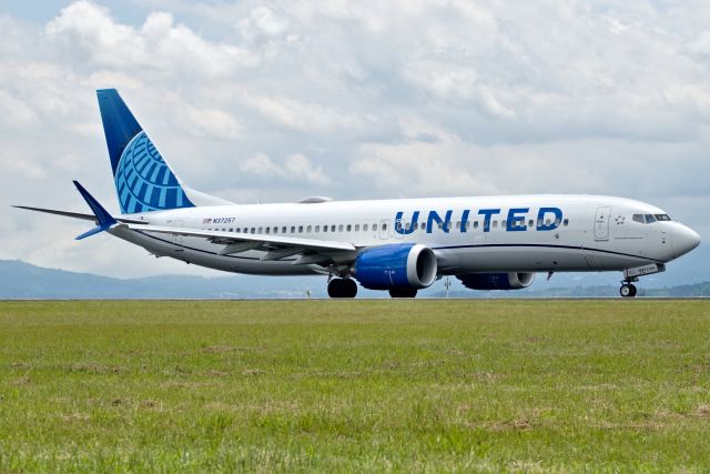 Boeing 737 MAX 8 (N37257)