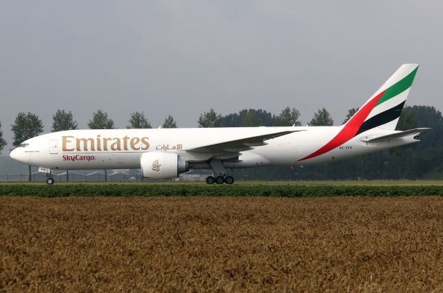 BOEING 777-200LR (A6-EFK)