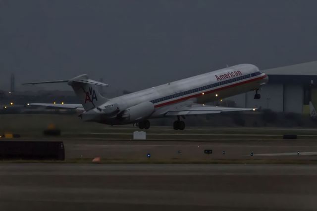 McDonnell Douglas MD-80 —