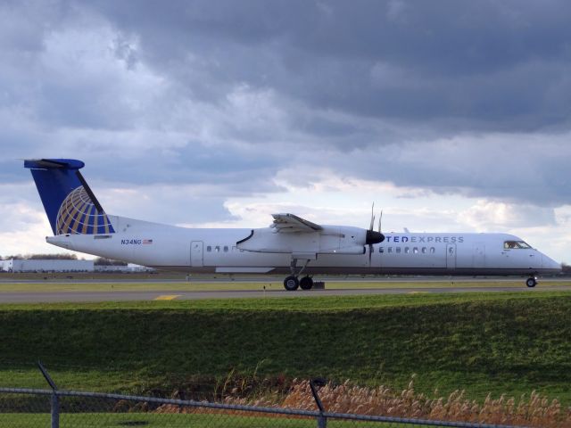 de Havilland Dash 8-400 (N34NG)